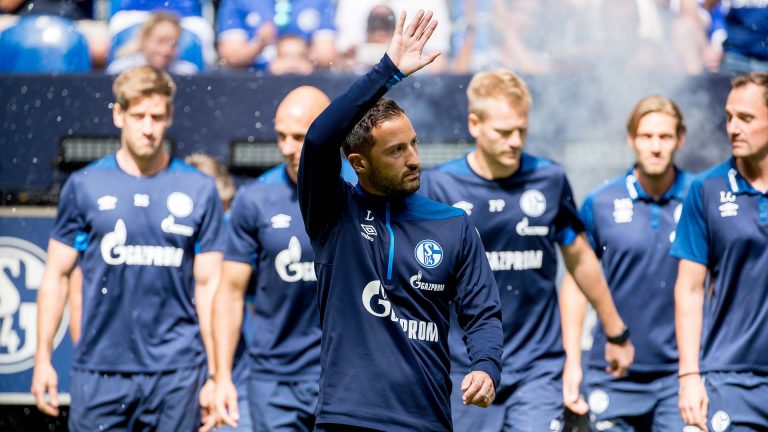 沙尔克球员视频直播训练,引发球迷关注